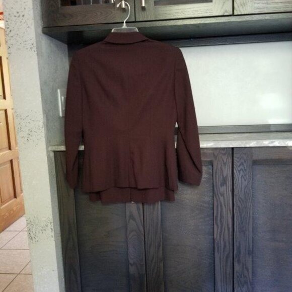 Tahari vintage two piece suit - Picture 7 of 8